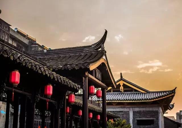 《传家》三姐妹联手解决危机，她们姐妹之间的关系究竟如何？游戏画面